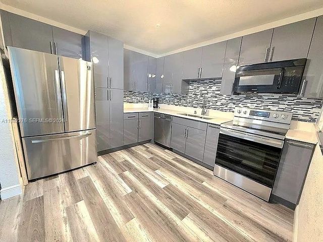 521 E Evanston Cir, Fort Lauderdale, FL 33312