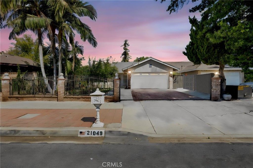 21049 community, Canoga Park, CA 91304 — exterior
