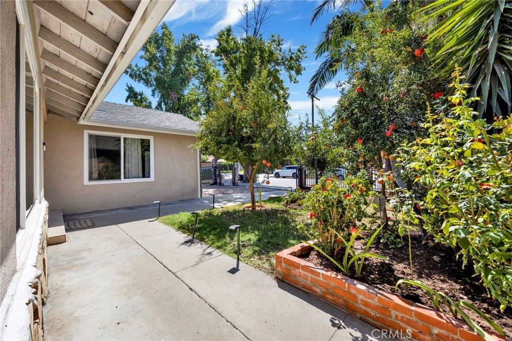 21049 community, Canoga Park, CA 91304 — photo 4
