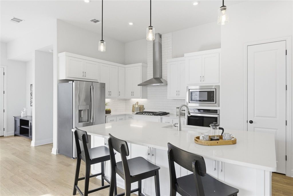 225 Diamondback DR, Georgetown, TX 78628