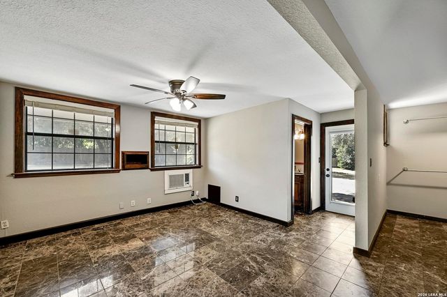 1005 4TH ST, Blanco, TX 78606