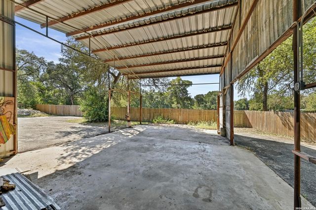 1005 4TH ST, Blanco, TX 78606