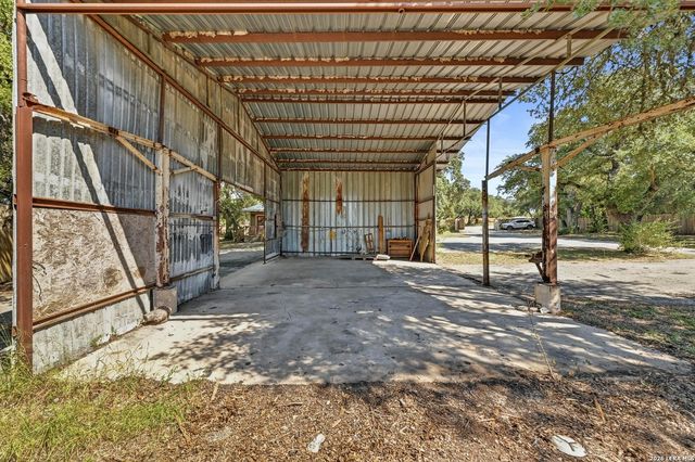 1005 4TH ST, Blanco, TX 78606
