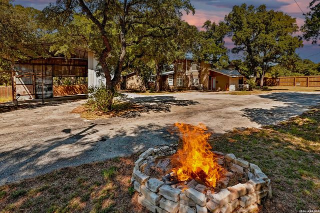 1005 4TH ST, Blanco, TX 78606