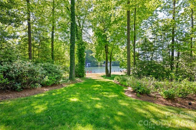 1585 Cold Mountain Road, Lake Toxaway, NC 28747
