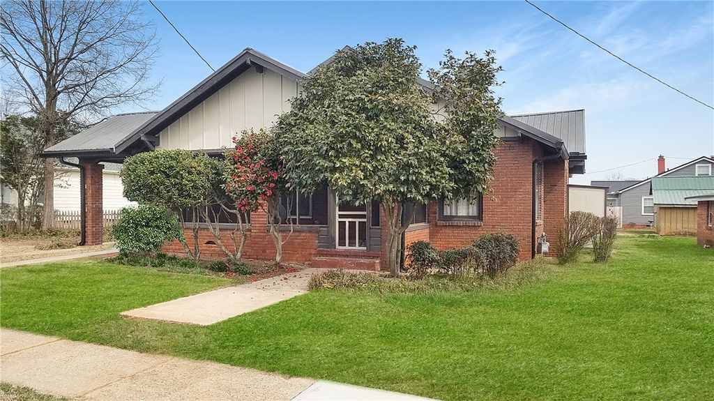 413 S Depot Street, Seneca, SC 29678