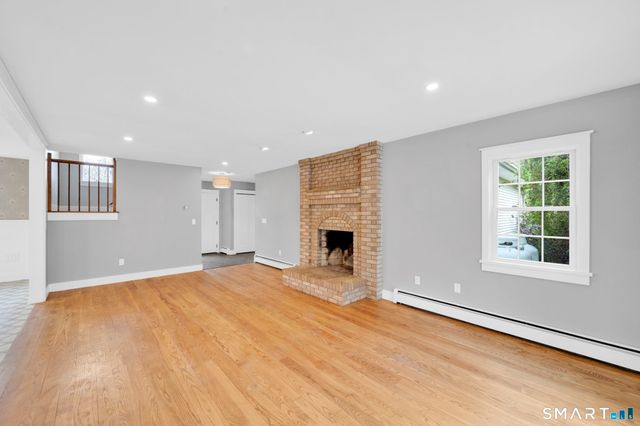 10 Grant Farm Road, Manchester, CT 06040