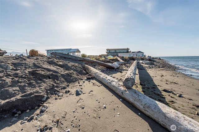 381 3 Crabs Road, Sequim, WA 98382