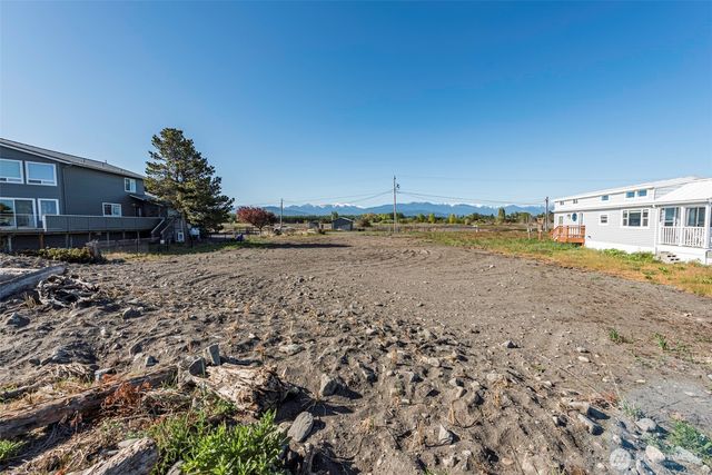 381 3 Crabs Road, Sequim, WA 98382