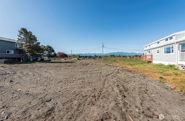 381 3 Crabs Road, Sequim, WA 98382