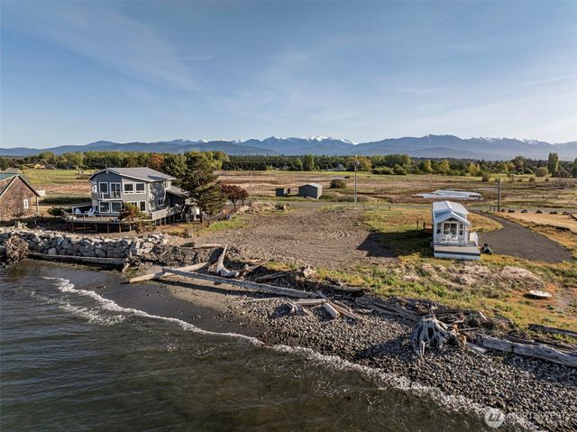 381 3 Crabs Road, Sequim, WA 98382