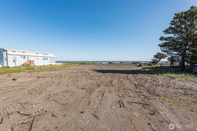381 3 Crabs Road, Sequim, WA 98382