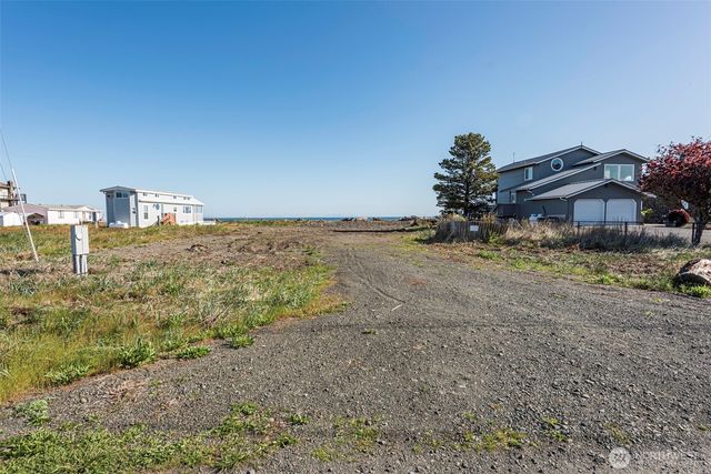 381 3 Crabs Road, Sequim, WA 98382