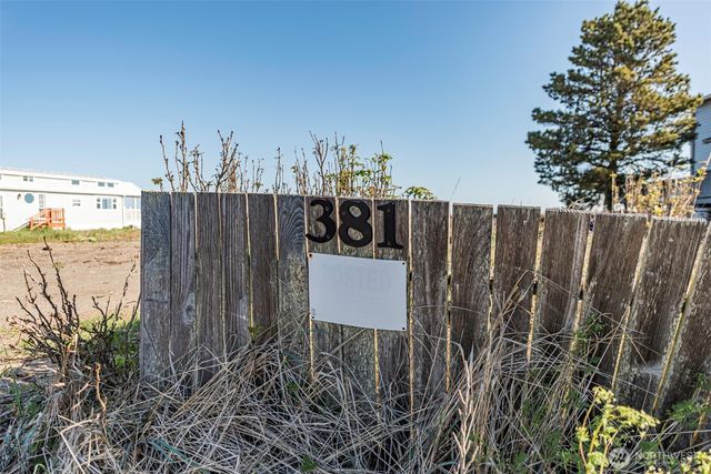 381 3 Crabs Road, Sequim, WA 98382