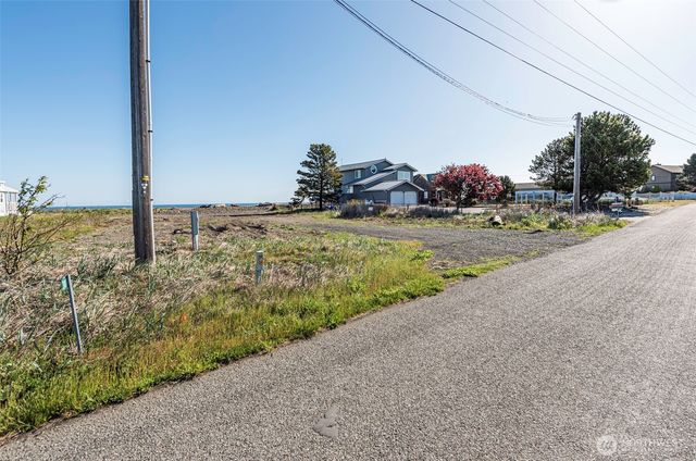 381 3 Crabs Road, Sequim, WA 98382