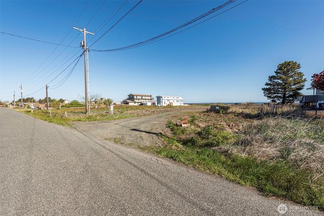 381 3 Crabs Road, Sequim, WA 98382