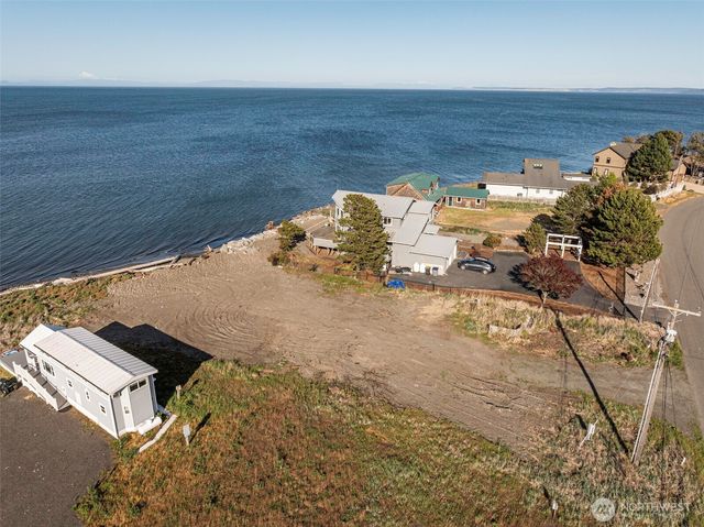 381 3 Crabs Road, Sequim, WA 98382