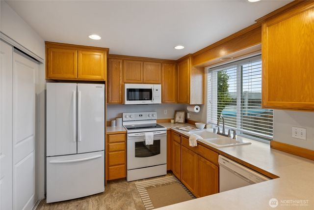 2411 E 13th Street, Bremerton, WA 98310