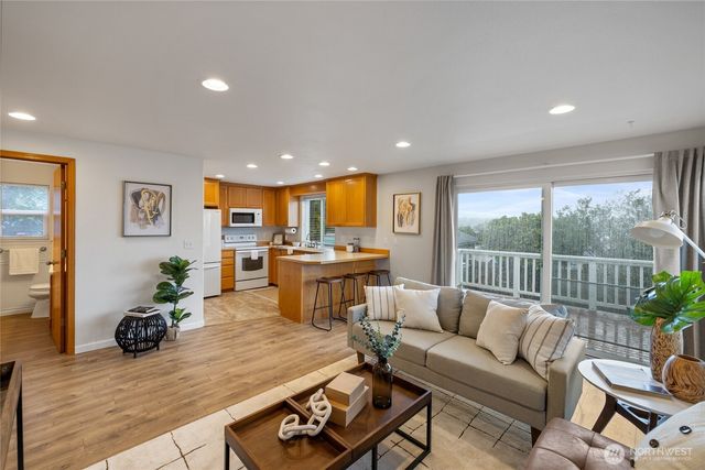 2411 E 13th Street, Bremerton, WA 98310