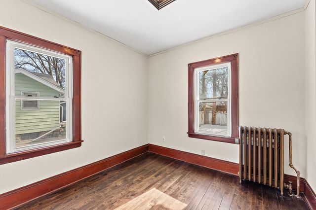 2034 Stillwater Avenue E, Saint Paul, MN 55119