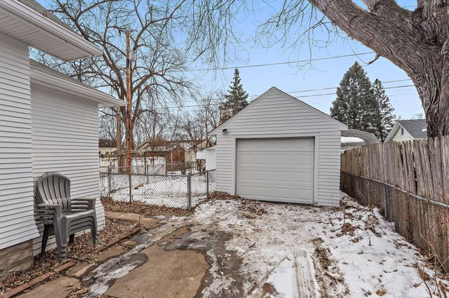 2034 Stillwater Avenue E, Saint Paul, MN 55119
