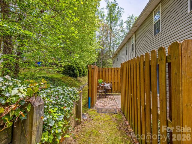 155 Wiltshire Circle, Fletcher, NC 28732