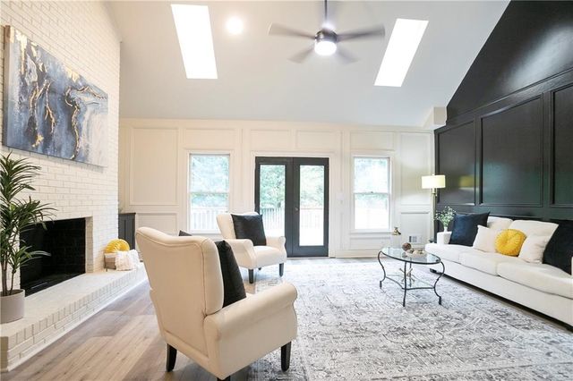 300 Saddle Creek Lane, Roswell, GA 30076