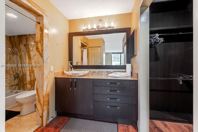 19999 E Country Club Dr 1302, Aventura, FL 33180