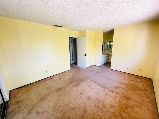 1465 Wimbledon Dr, Auburn, CA 95603