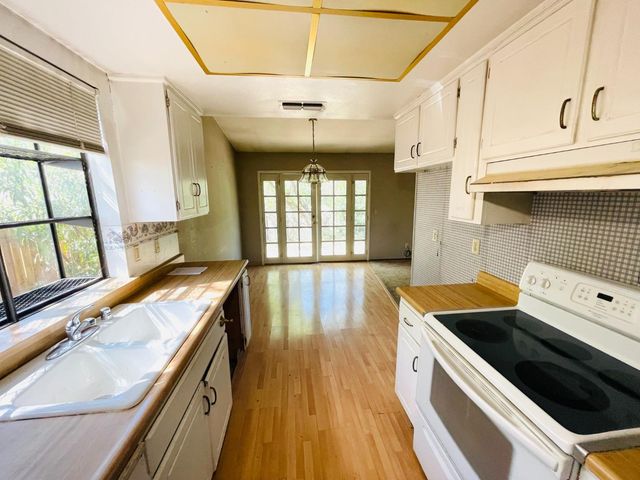 1465 Wimbledon Dr, Auburn, CA 95603