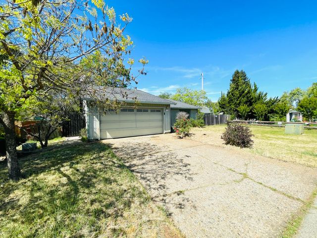 1465 Wimbledon Dr, Auburn, CA 95603