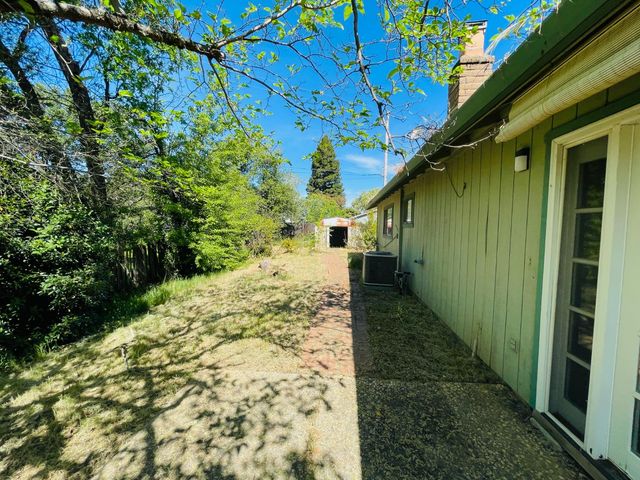 1465 Wimbledon Dr, Auburn, CA 95603