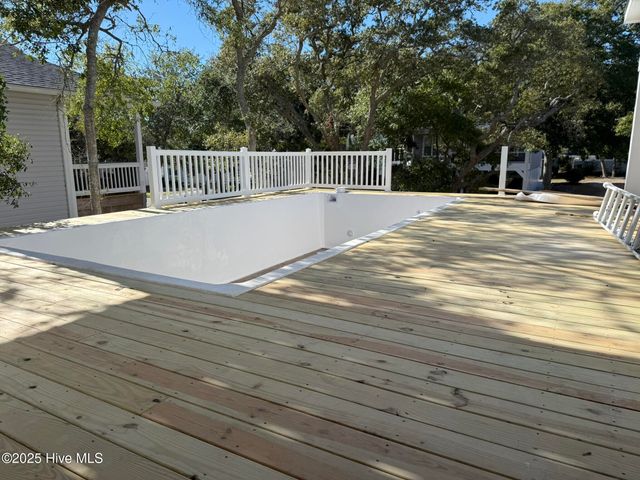 100 SE 43rd Street, Oak Island, NC 28465