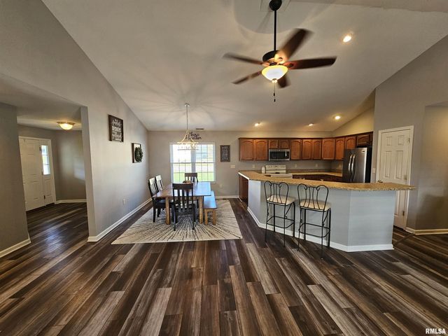 408 W BEACON Court, Mt Vernon, IL 62864