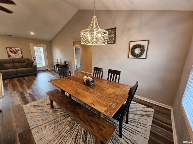 408 W BEACON Court, Mt Vernon, IL 62864