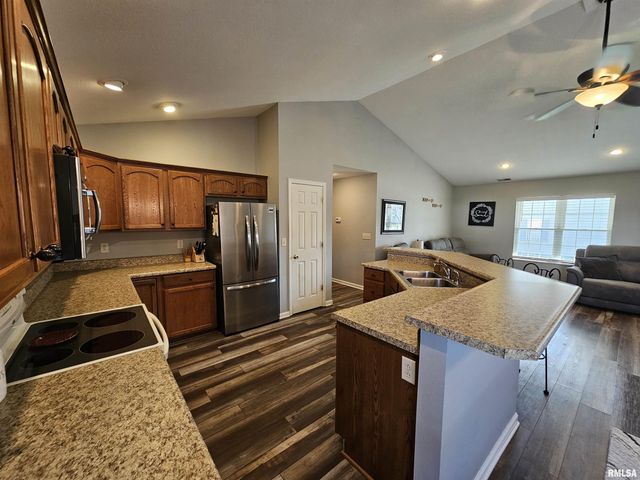 408 W BEACON Court, Mt Vernon, IL 62864