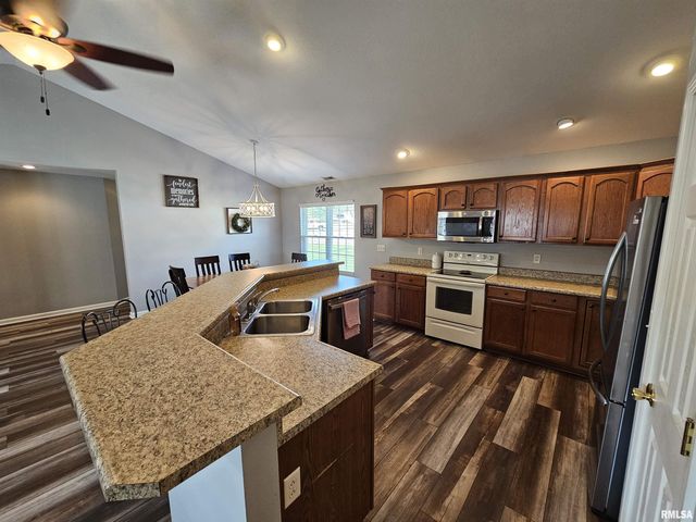 408 W BEACON Court, Mt Vernon, IL 62864