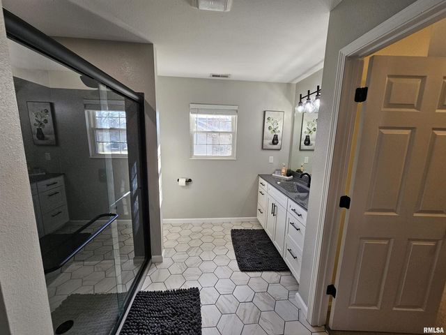 408 W BEACON Court, Mt Vernon, IL 62864