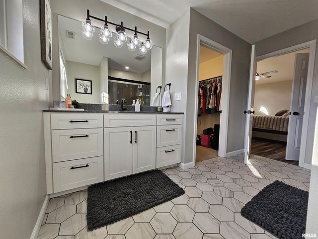 408 W BEACON Court, Mt Vernon, IL 62864