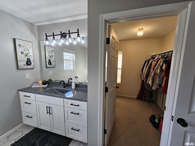 408 W BEACON Court, Mt Vernon, IL 62864