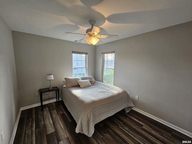 408 W BEACON Court, Mt Vernon, IL 62864