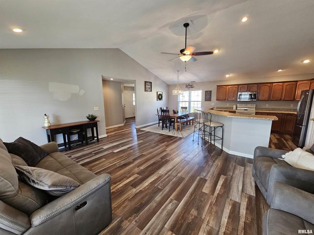 408 W BEACON Court, Mt Vernon, IL 62864