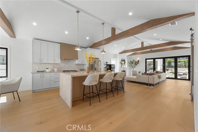 7907 Vicksburg, Los Angeles, CA 90045