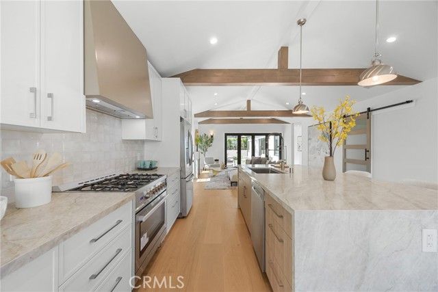 7907 Vicksburg, Los Angeles, CA 90045