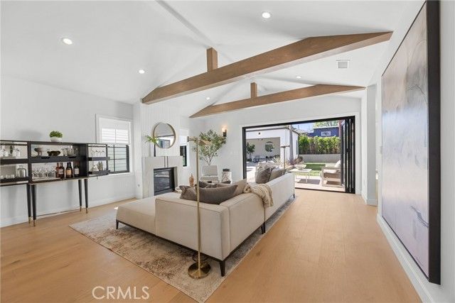 7907 Vicksburg, Los Angeles, CA 90045