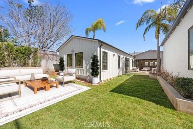 7907 Vicksburg, Los Angeles, CA 90045