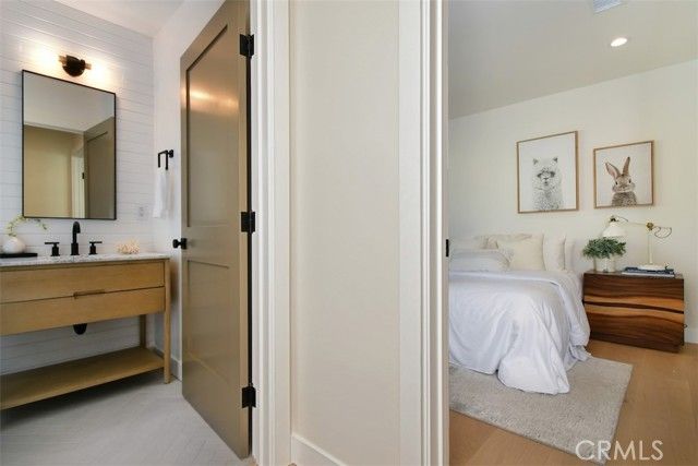 7907 Vicksburg, Los Angeles, CA 90045