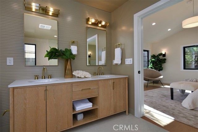 7907 Vicksburg, Los Angeles, CA 90045