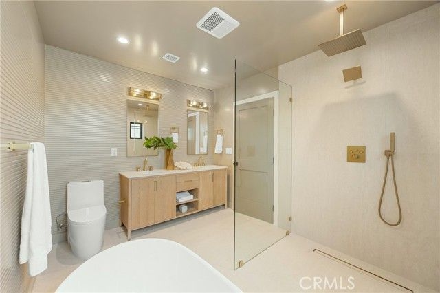 7907 Vicksburg, Los Angeles, CA 90045