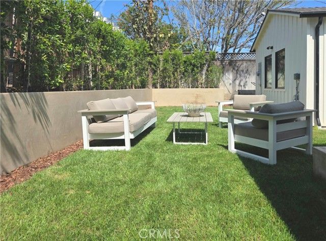 7907 Vicksburg, Los Angeles, CA 90045